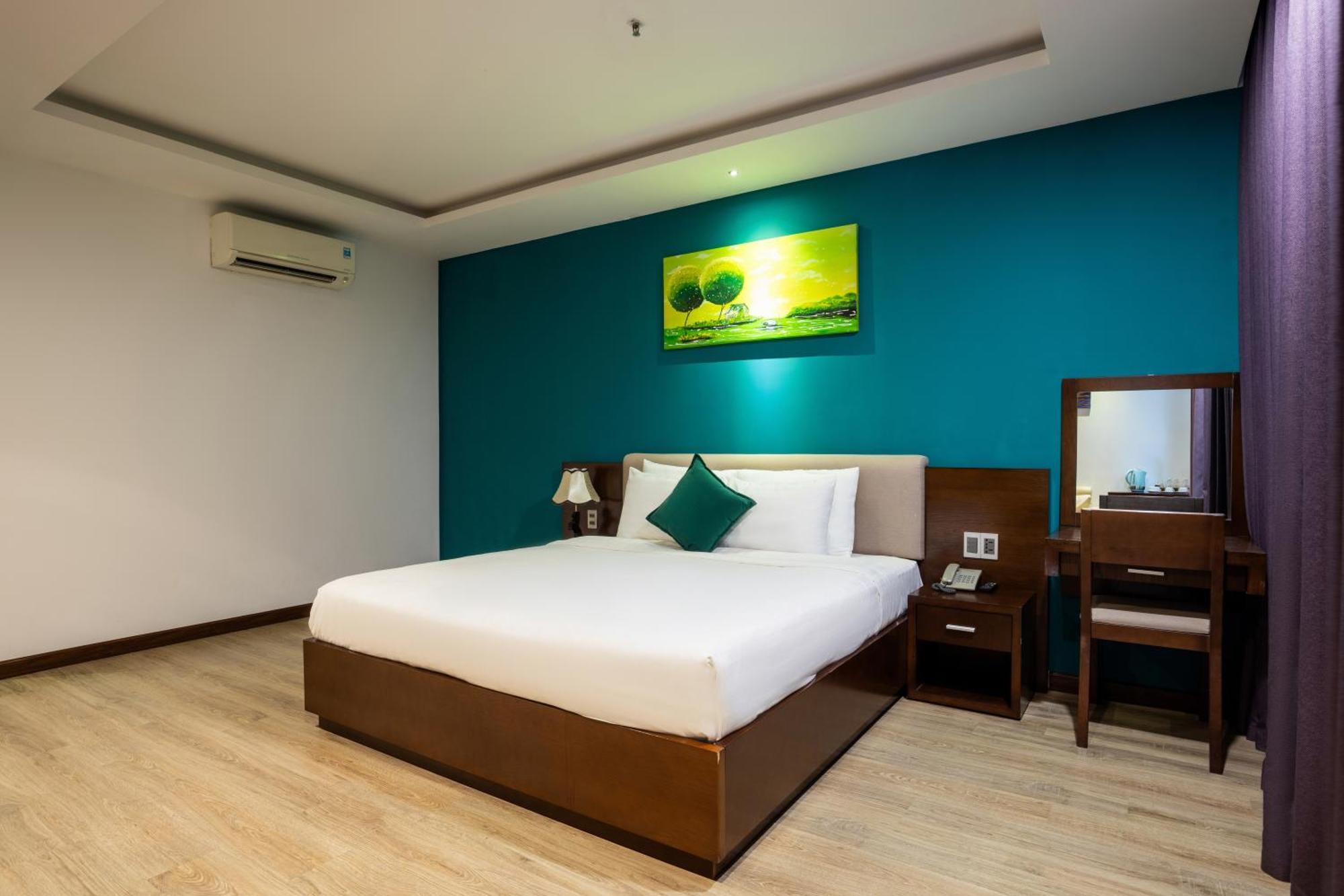 Golden Sun By New Sky Travel Hotel 4*